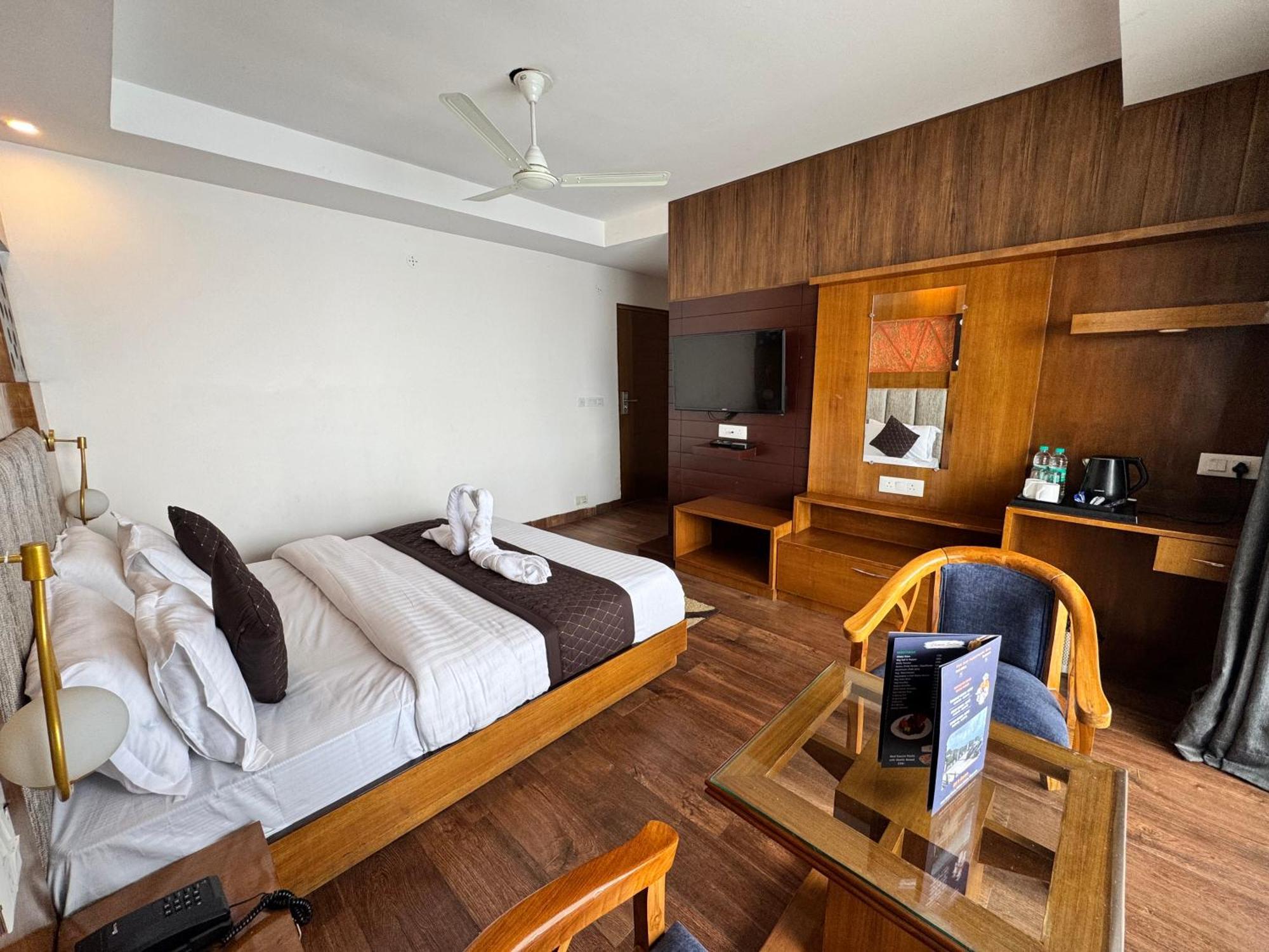 Ab'S Abode-A Boutique Hotel Масурі Екстер'єр фото
