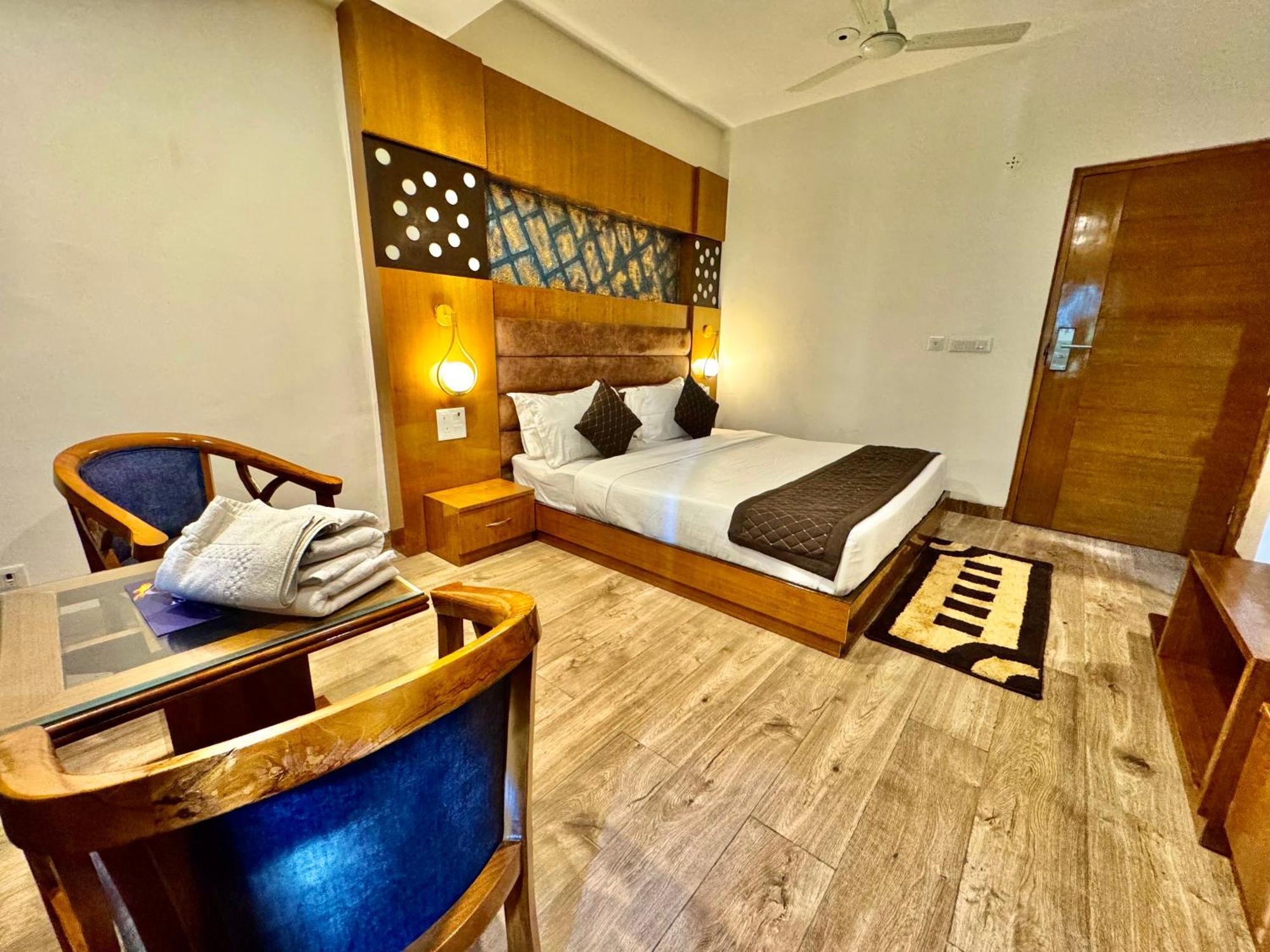 Ab'S Abode-A Boutique Hotel Масурі Екстер'єр фото
